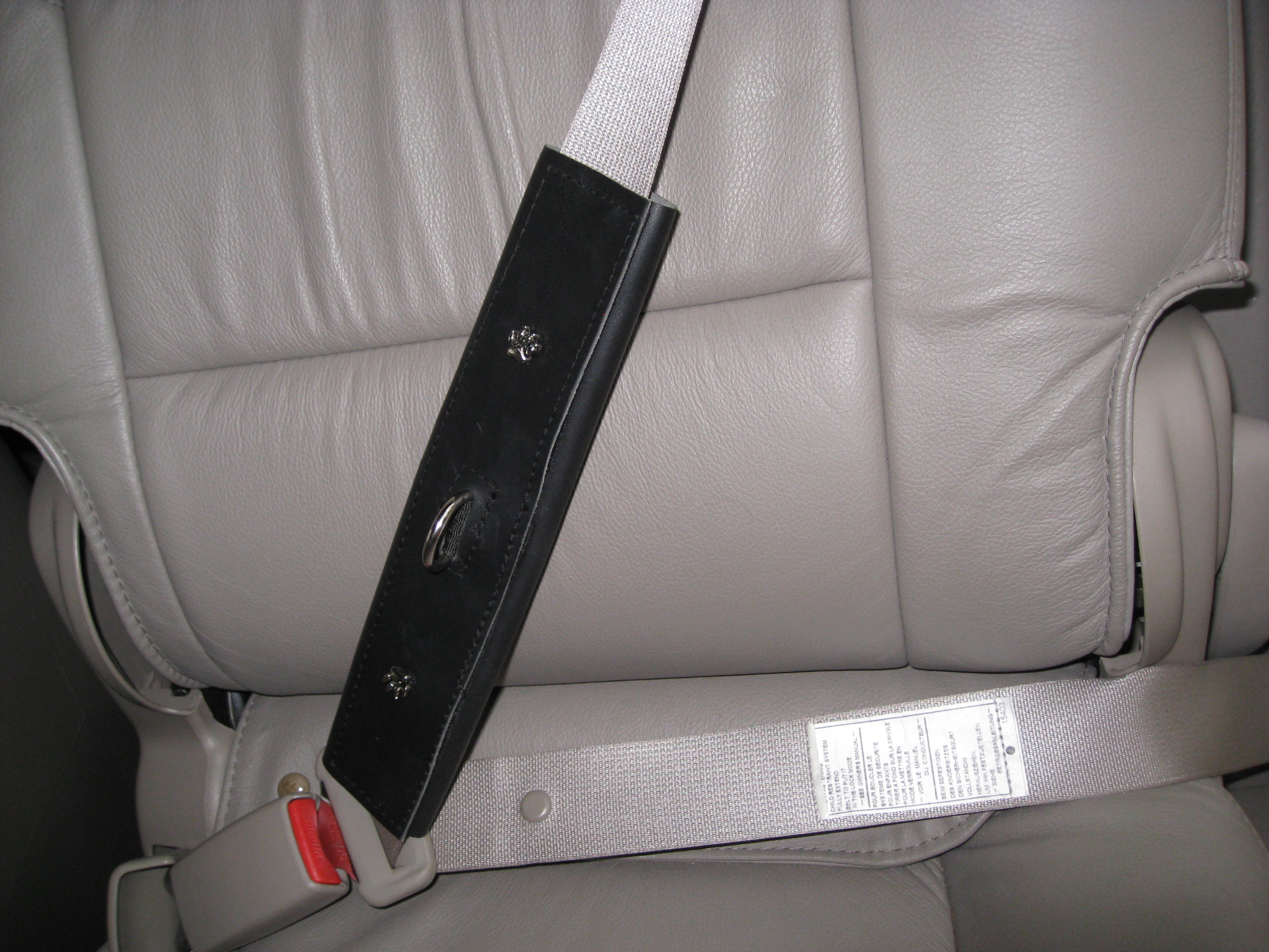 How to Engage the Seat Belt Locking Feature 